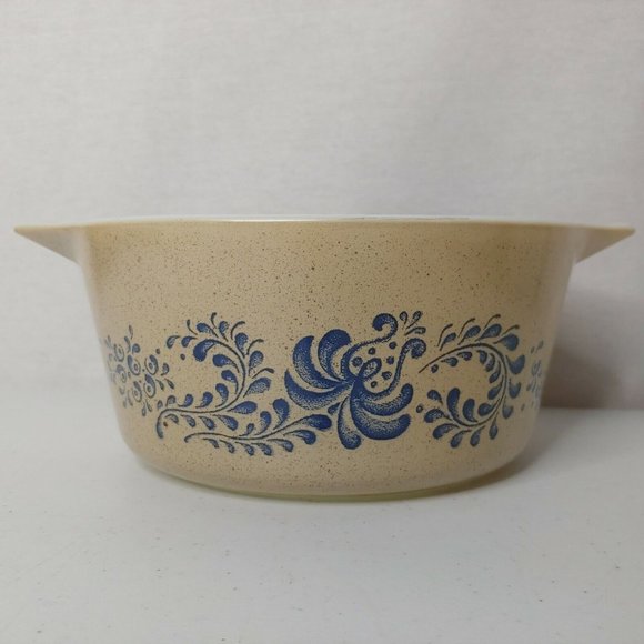 Pyrex 1.5 Quart Casserole Bowl Double Spout No lid Homestead Blue Floral 474-B - Picture 3 of 11